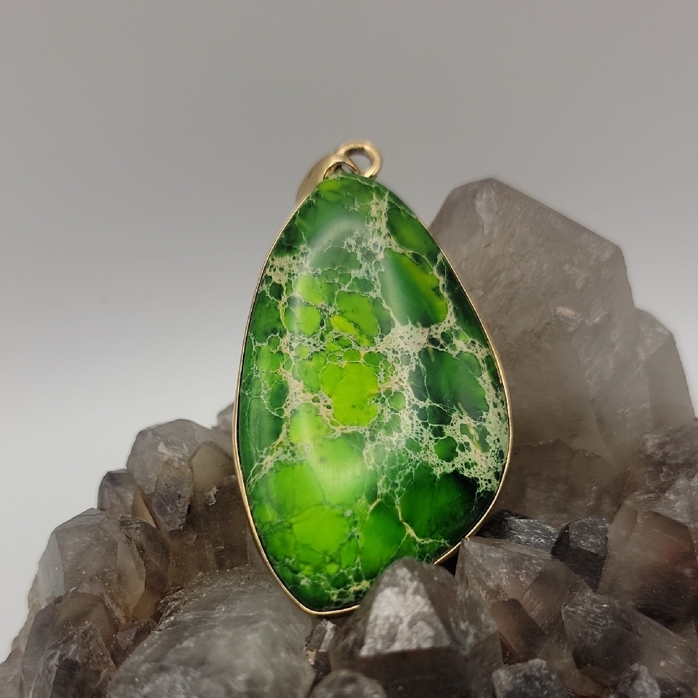 Vintage Signed CHARLES ALBERT Vivid Green Ocean Sediment Gold Tone Pendant #686p - Picture 6 of 9